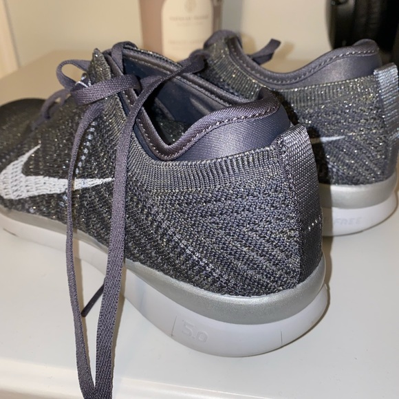 Nike sparkle grey shoes - Picture 3 of 3